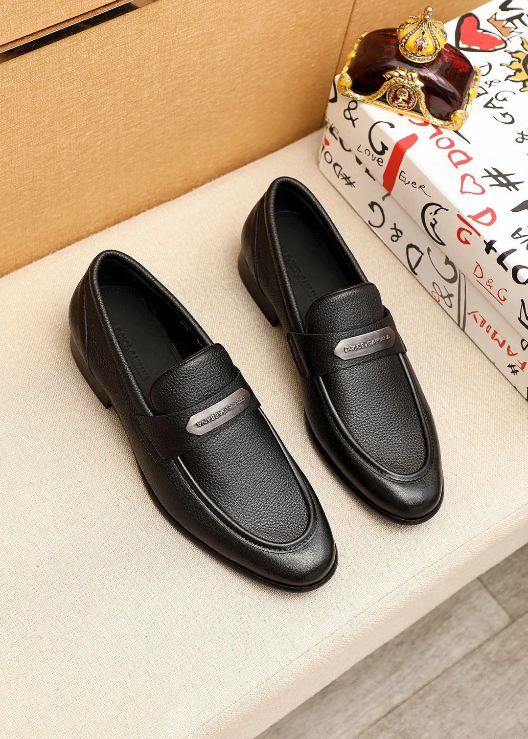 Men's clothing and shoes 💰460 💐DG top quality🔍🔍Men's new leather shoes🚹Sold simultaneously at counters⚠The uppers are imported open-edge beaded cowhide leather uppers from Italy, fully imported cowhide leather lining + classic hardware buckles, completely 1⃣️to 1⃣️reproduction🇮🇹💪💪, ⚠ Sole: The original sole is specially provided by the original factory. The exclusive movable molded sole is super comfortable. ⚠The original factory follows the order, 🔍🔍high quality, you can enter and exit the counter at will, welcome to compare⚠Size: 38-44 (45.46🉑️Customized)